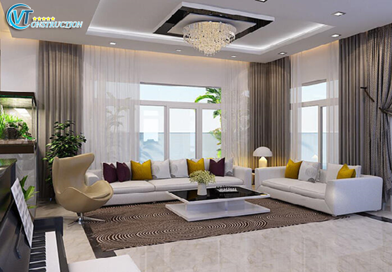 Bộ sofa tiếp khách sử dụng gam màu trắng sứ, được bọc da êm ái.