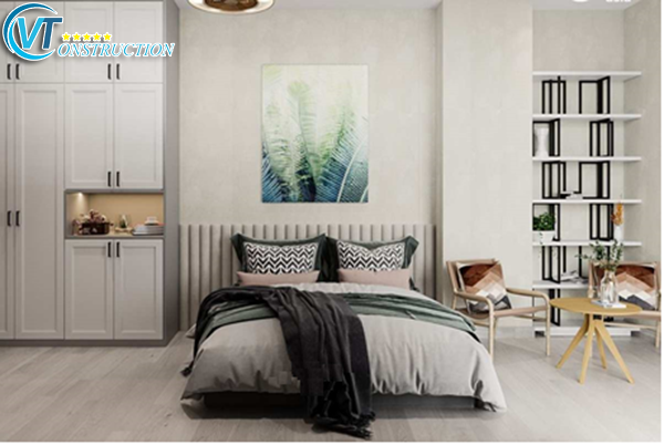 Tông màu xám dịu nhẹ cùng sàn gỗ sáng màu của phòng ngủ Master